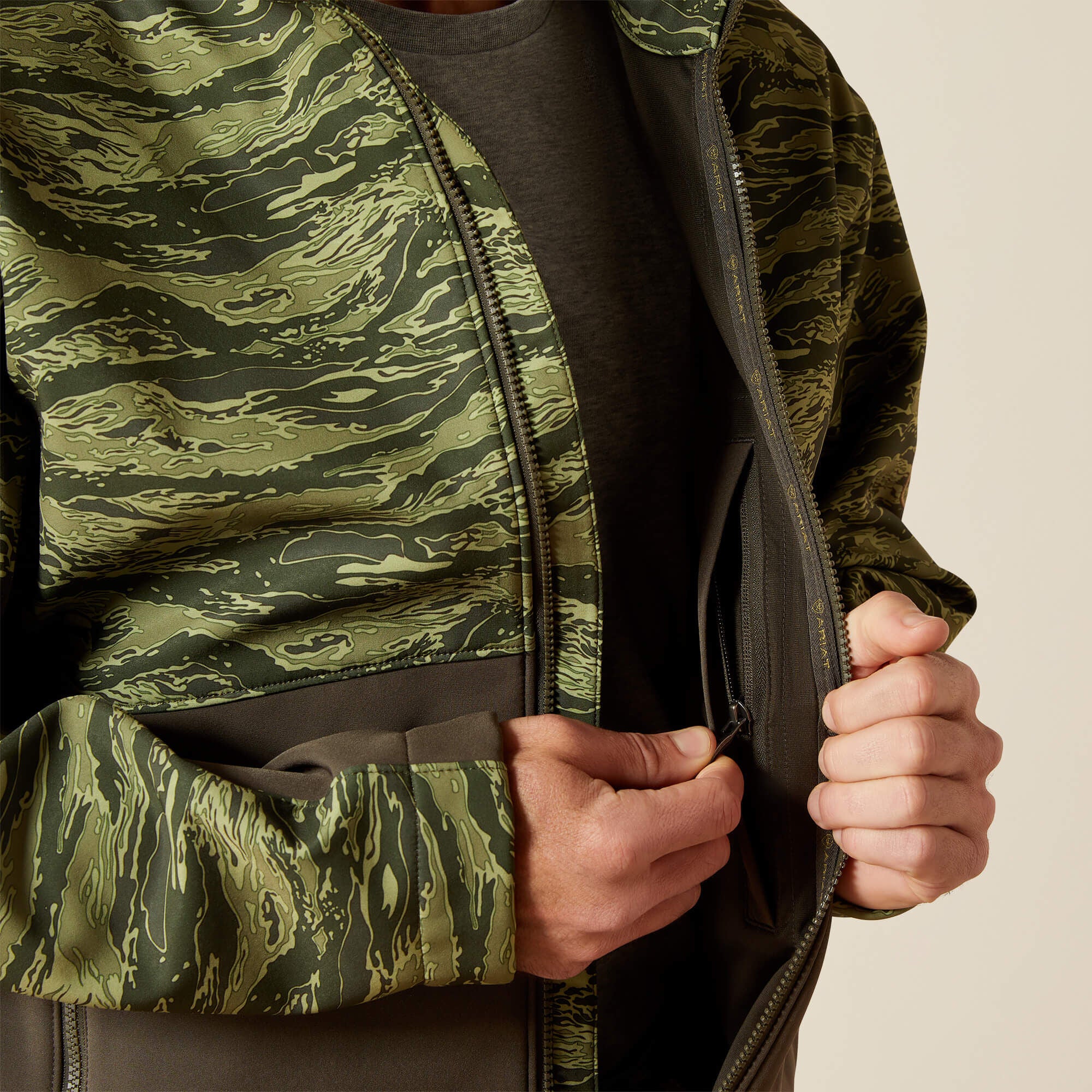 Ariat Logo Softshell Jacket Men