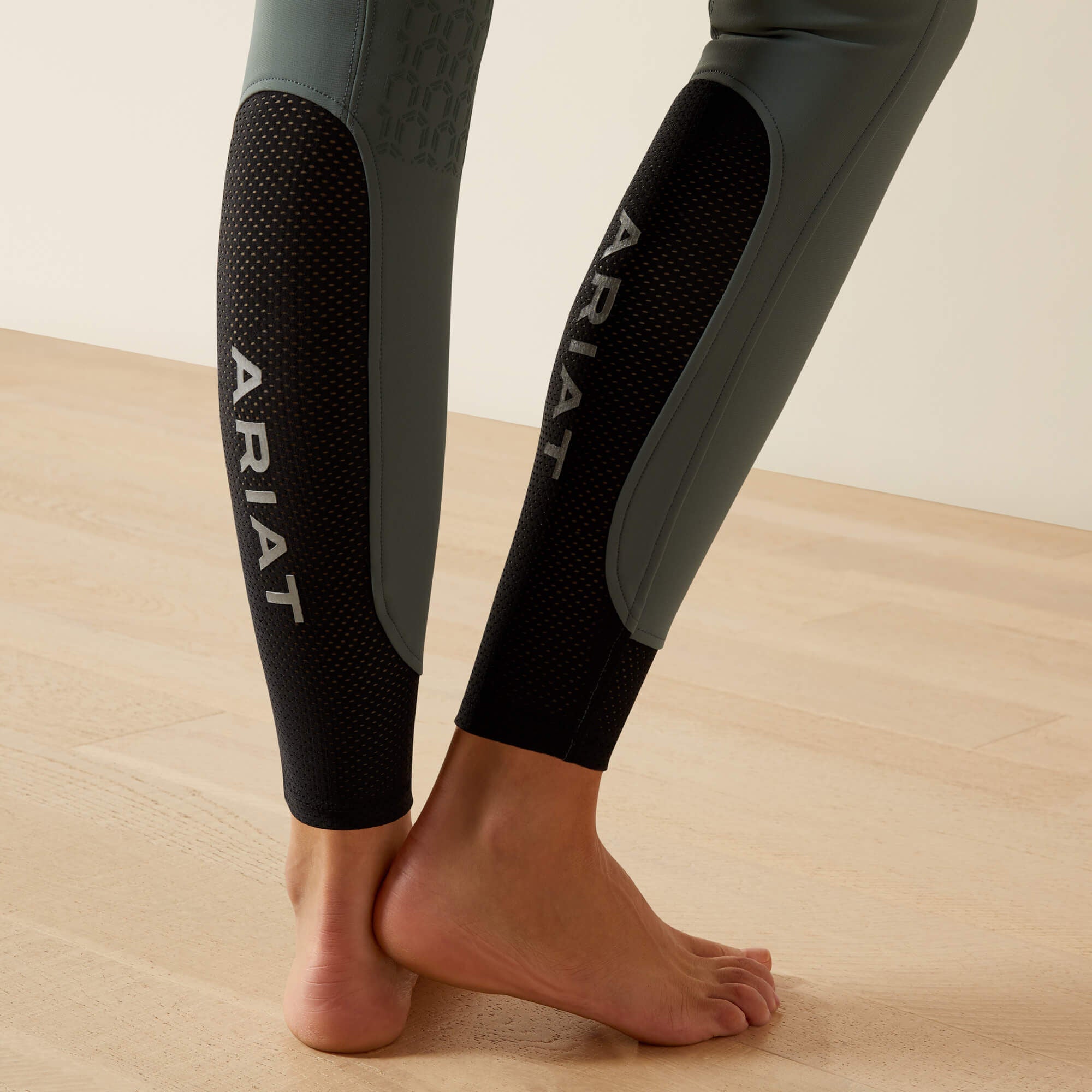 Ariat Tri Factor Vivacity Heat Half Grip Breech Women|Trends
